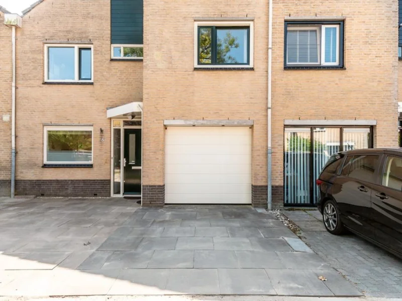 Madernastraat 5, Almere