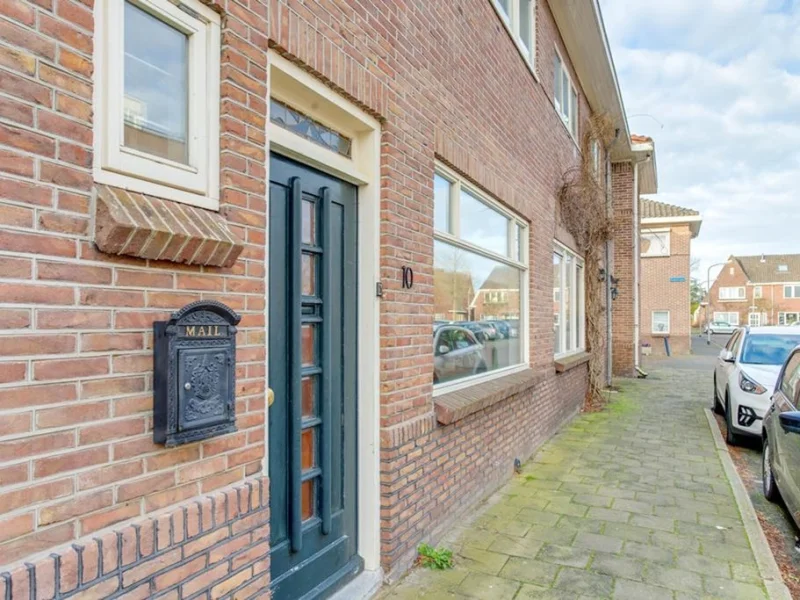 C.H. Moensstraat 10, Beverwijk
